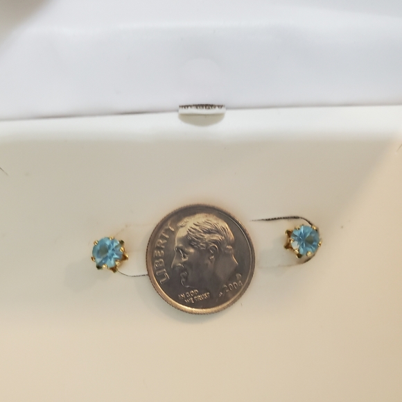 Stud earrings light blue crystal stones - Picture 1 of 2